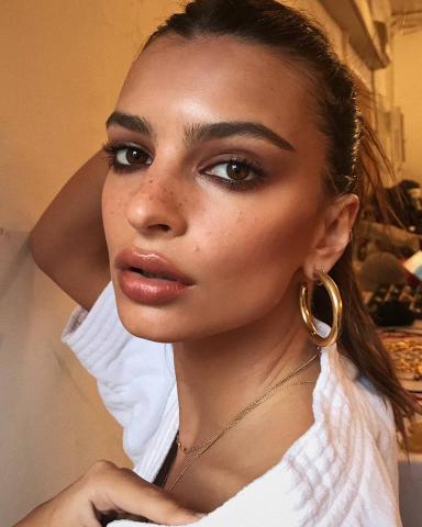 To beauty look της Emily Ratajkowski θα γίνει η έμπνευσή σου για το καλοκαίρι To beauty look της Emily Ratajkowski θα γίνει η έμπνευσή σου για το καλοκαίρι