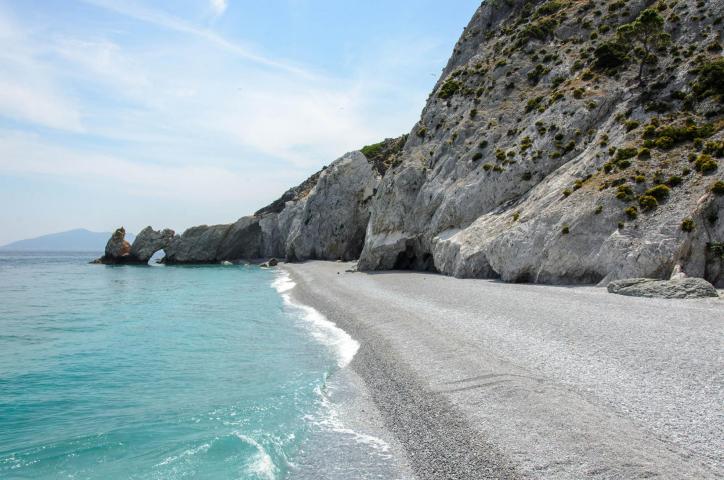 Σκιάθος: Το κοσμοπολίτικο νησί των Σποράδων Σκιάθος: Το κοσμοπολίτικο νησί των Σποράδων