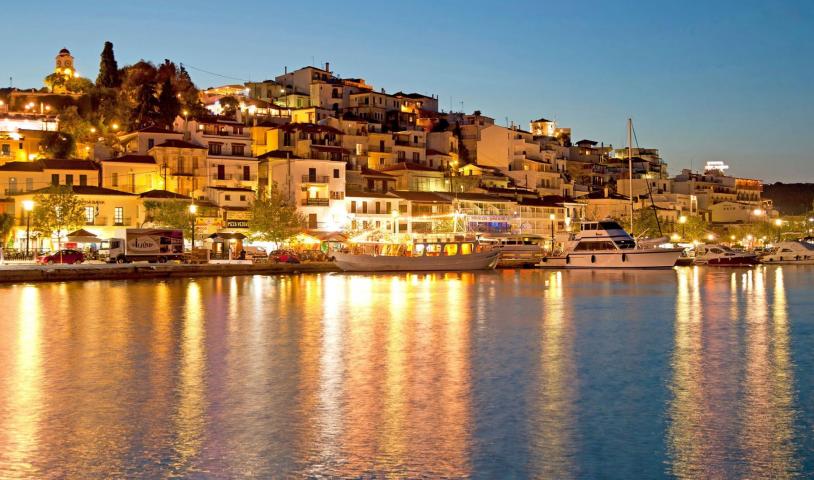 Σκιάθος: Το κοσμοπολίτικο νησί των Σποράδων Σκιάθος: Το κοσμοπολίτικο νησί των Σποράδων