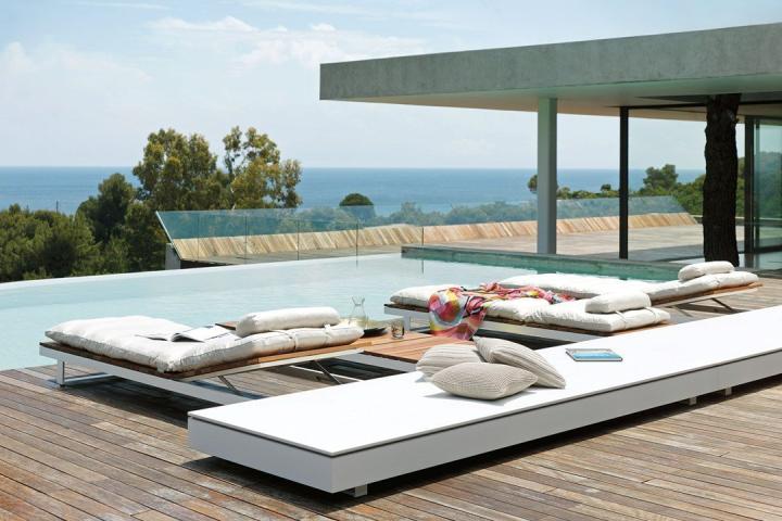 Σκιάθος: Το κοσμοπολίτικο νησί των Σποράδων Σκιάθος: Το κοσμοπολίτικο νησί των Σποράδων