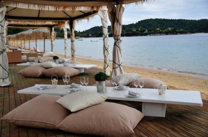 Σκιάθος: Το κοσμοπολίτικο νησί των Σποράδων Σκιάθος: Το κοσμοπολίτικο νησί των Σποράδων