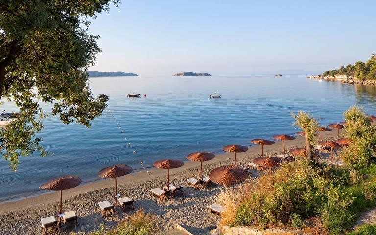 Σκιάθος: Το κοσμοπολίτικο νησί των Σποράδων Σκιάθος: Το κοσμοπολίτικο νησί των Σποράδων