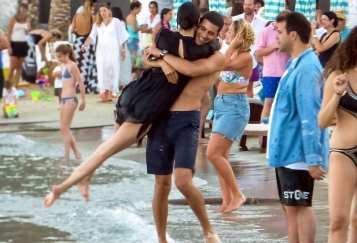 Bella Hadid και Kendall Jenner βάζουν φωτιά στη Μύκονο