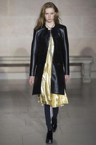 Louis Vuitton Autumn/Winter 2017: Το catwalk μέσα στο Λούβρο Louis Vuitton Autumn/Winter 2017: Το catwalk μέσα στο Λούβρο