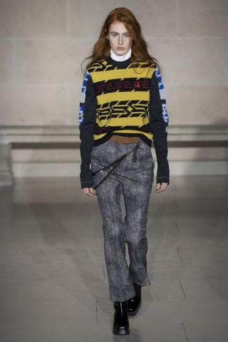 Louis Vuitton Autumn/Winter 2017: Το catwalk μέσα στο Λούβρο Louis Vuitton Autumn/Winter 2017: Το catwalk μέσα στο Λούβρο