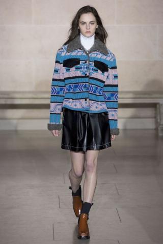 Louis Vuitton Autumn/Winter 2017: Το catwalk μέσα στο Λούβρο Louis Vuitton Autumn/Winter 2017: Το catwalk μέσα στο Λούβρο