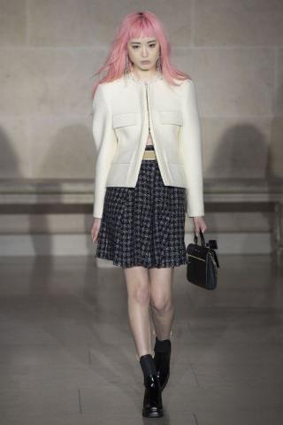 Louis Vuitton Autumn/Winter 2017: Το catwalk μέσα στο Λούβρο Louis Vuitton Autumn/Winter 2017: Το catwalk μέσα στο Λούβρο