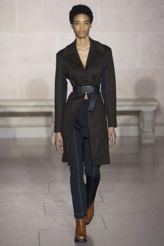 Louis Vuitton Autumn/Winter 2017: Το catwalk μέσα στο Λούβρο Louis Vuitton Autumn/Winter 2017: Το catwalk μέσα στο Λούβρο