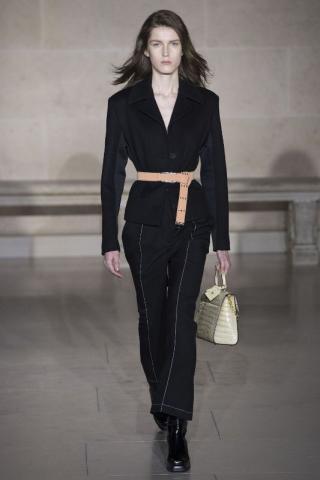 Louis Vuitton Autumn/Winter 2017: Το catwalk μέσα στο Λούβρο Louis Vuitton Autumn/Winter 2017: Το catwalk μέσα στο Λούβρο