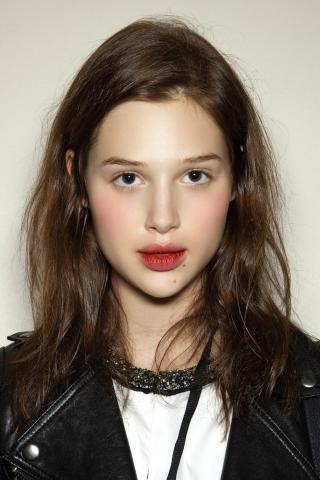 Makeup inspo: 6 τρόποι για το μακιγιάζ τις ζεστές, καλοκαιρινές μέρες