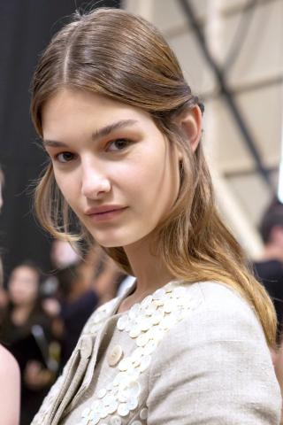 Makeup inspo: 6 τρόποι για το μακιγιάζ τις ζεστές, καλοκαιρινές μέρες