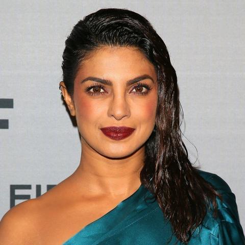 Το πιο εύκολο, καλοκαιρινό χτένισμα που λατρεύουν τα IT girls Το πιο εύκολο, καλοκαιρινό χτένισμα που λατρεύουν τα IT girls