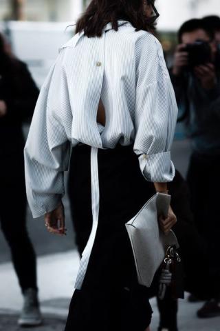 Ένας διαφορετικός τρόπος να φορέσεις το πουκάμισό σου Ένας διαφορετικός τρόπος να φορέσεις το πουκάμισό σου