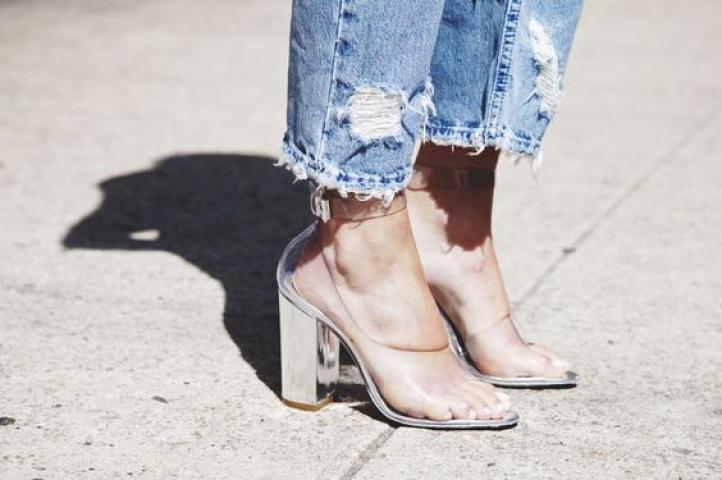 Naked Shoe Trend: Η νέα μόδα στα ψηλοτάκουνα Naked Shoe Trend: Η νέα μόδα στα ψηλοτάκουνα