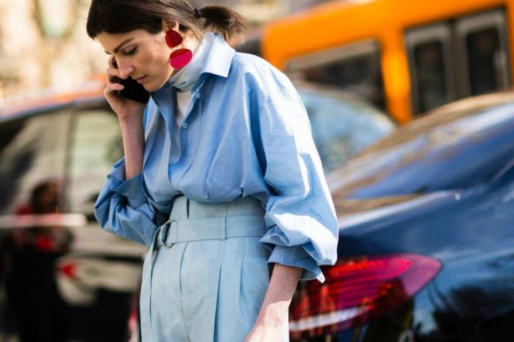 Πως θα φορέσεις τα statement σκουλαρίκια της Άνοιξης με στιλ