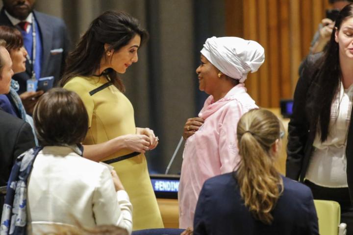 Amal Clooney: Pics από την φουσκωμένη κοιλίτσα της
