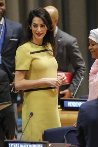 Amal Clooney: Pics από την φουσκωμένη κοιλίτσα της