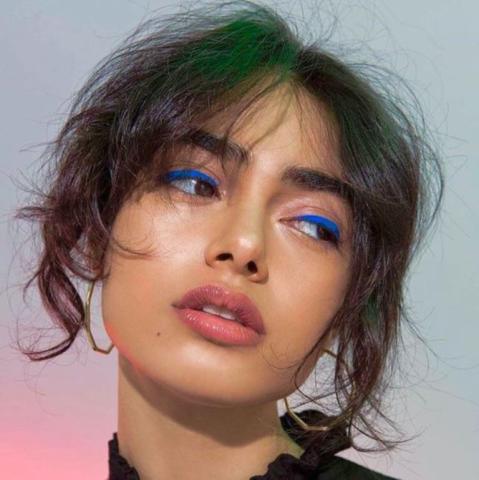 Colored makeup: Eyeliner στις αποχρώσεις του μπλε