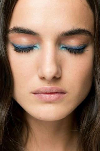 Colored makeup: Eyeliner στις αποχρώσεις του μπλε