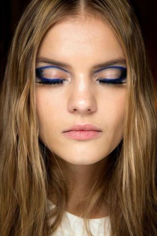 Colored makeup: Eyeliner στις αποχρώσεις του μπλε