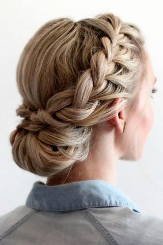 Braided updo: Το πιο boho χτένισμα του καλοκαιριού και πώς να το κάνεις μόνη σου Braided updo: Το πιο boho χτένισμα του καλοκαιριού και πώς να το κάνεις μόνη σου