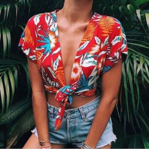 Το top που αντικατέστησε το crop top και μας αρέσει πολύ Το top που αντικατέστησε το crop top και μας αρέσει πολύ
