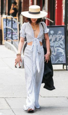 Το top που αντικατέστησε το crop top και μας αρέσει πολύ Το top που αντικατέστησε το crop top και μας αρέσει πολύ