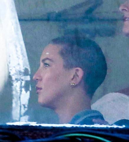 Η Kate Hudson ξύρισε εντελώς το κεφάλι της (pics) 