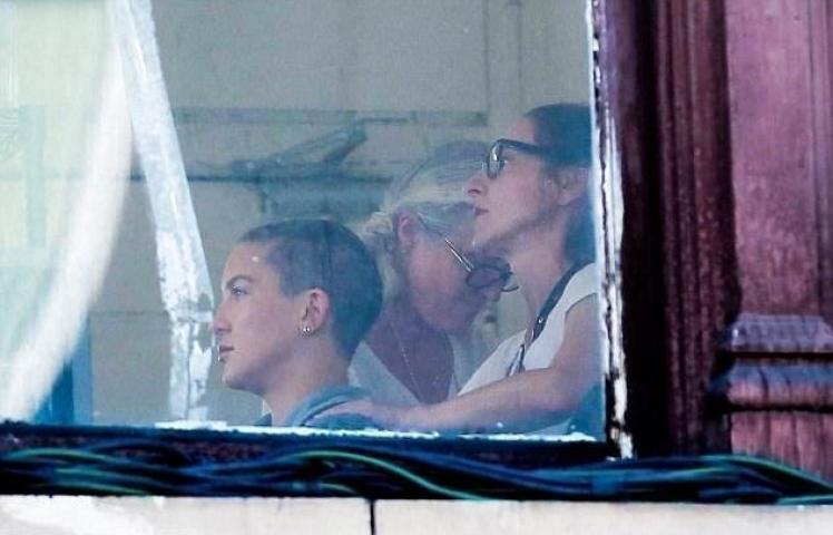 Η Kate Hudson ξύρισε εντελώς το κεφάλι της (pics) 