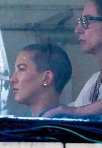 Η Kate Hudson ξύρισε εντελώς το κεφάλι της (pics) 