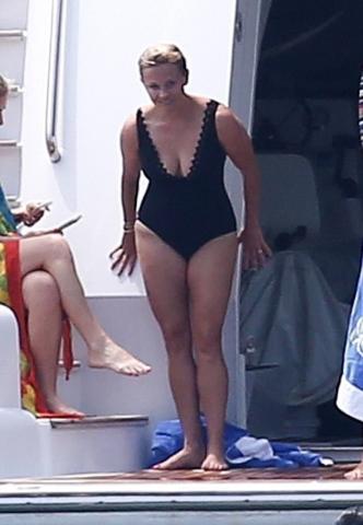 Μερικές καθόλου κολακευτικές φωτογραφίες της Reese Witherspoon