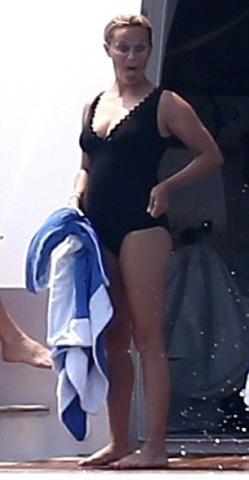 Μερικές καθόλου κολακευτικές φωτογραφίες της Reese Witherspoon