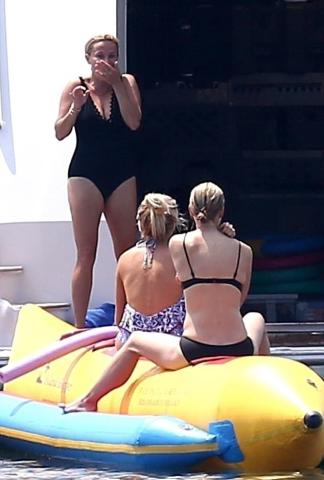 Μερικές καθόλου κολακευτικές φωτογραφίες της Reese Witherspoon