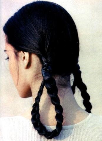 Macaron buns: Το hair trend που αγαπούν οι Γαλλίδες