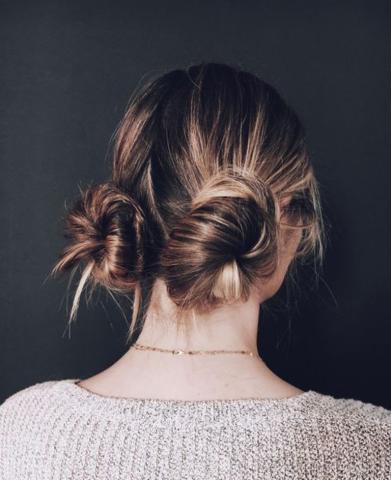 Macaron buns: Το hair trend που αγαπούν οι Γαλλίδες