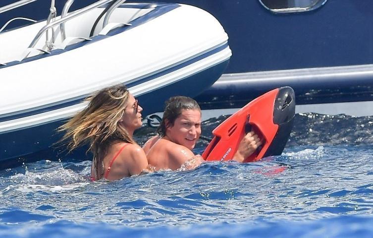 Η Heidi Klum στα 44 της έχει αυτό το κορμί… δες και κλάψε (drop the ice cream) 