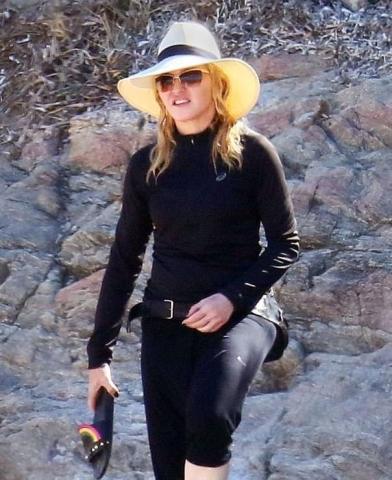 Η Madonna πάει συνέχεια στην παραλία με χειμωνιάτικα και ιδού ο λόγος