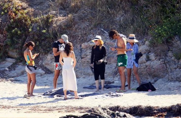 Η Madonna πάει συνέχεια στην παραλία με χειμωνιάτικα και ιδού ο λόγος