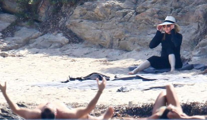 Η Madonna πάει συνέχεια στην παραλία με χειμωνιάτικα και ιδού ο λόγος