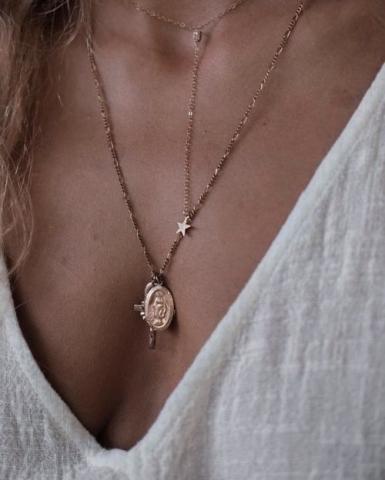 Styling tips για ένα πετυχημένο layering με τα κολιέ σου Styling tips για ένα πετυχημένο layering με τα κολιέ σου