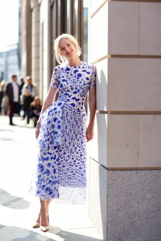 Μια διαφορετική αλλά όμορφη τάση στα φορέματα. Εσύ θα τη φορέσεις; Μια διαφορετική αλλά όμορφη τάση στα φορέματα. Εσύ θα τη φορέσεις;