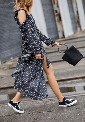 Μια διαφορετική αλλά όμορφη τάση στα φορέματα. Εσύ θα τη φορέσεις; Μια διαφορετική αλλά όμορφη τάση στα φορέματα. Εσύ θα τη φορέσεις;