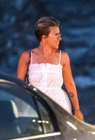 Φωτογραφίες της Scarlett Johansson από τις διακοπές της στη Σίφνο