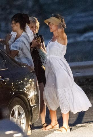 Φωτογραφίες της Scarlett Johansson από τις διακοπές της στη Σίφνο