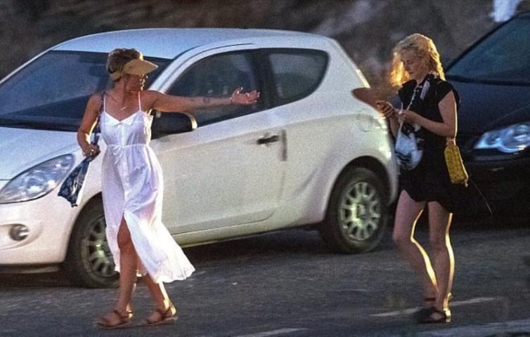 Φωτογραφίες της Scarlett Johansson από τις διακοπές της στη Σίφνο