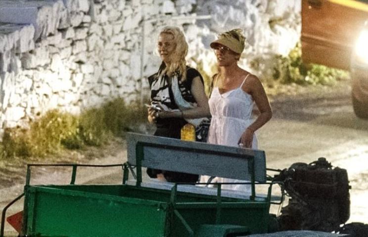 Φωτογραφίες της Scarlett Johansson από τις διακοπές της στη Σίφνο