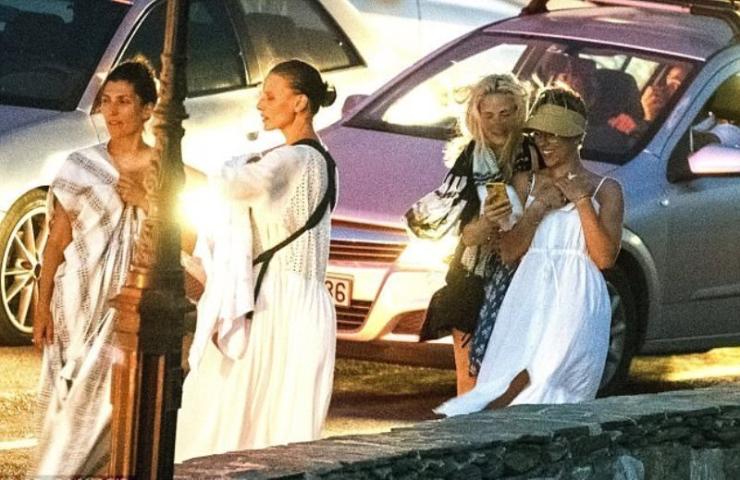 Φωτογραφίες της Scarlett Johansson από τις διακοπές της στη Σίφνο