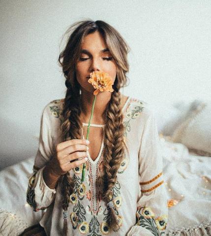 Boho hairstyle για ένα ανέμελο, καλοκαιρινό look