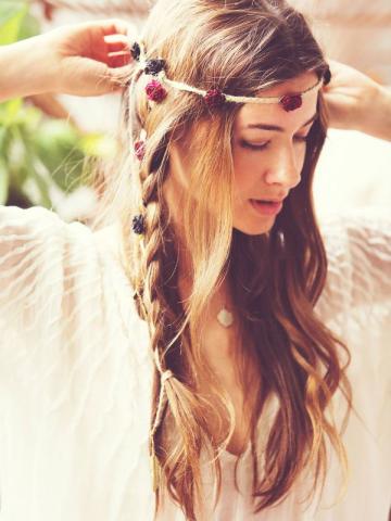 Boho hairstyle για ένα ανέμελο, καλοκαιρινό look
