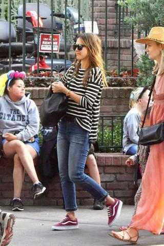 Το μπλουζάκι με τη μεγαλύτερη ιστορία, βρίσκεται πλέον σε όλες τις ντουλάπες Το μπλουζάκι με τη μεγαλύτερη ιστορία, βρίσκεται πλέον σε όλες τις ντουλάπες